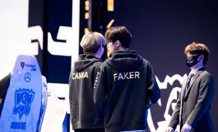 Uzi在湖人比赛中赛况扑朔迷离,高光表现引发热议!(湖人队字母弟) Uzi在湖人比赛中赛况扑朔迷离,高光表现引发热议!(湖人队字母弟)