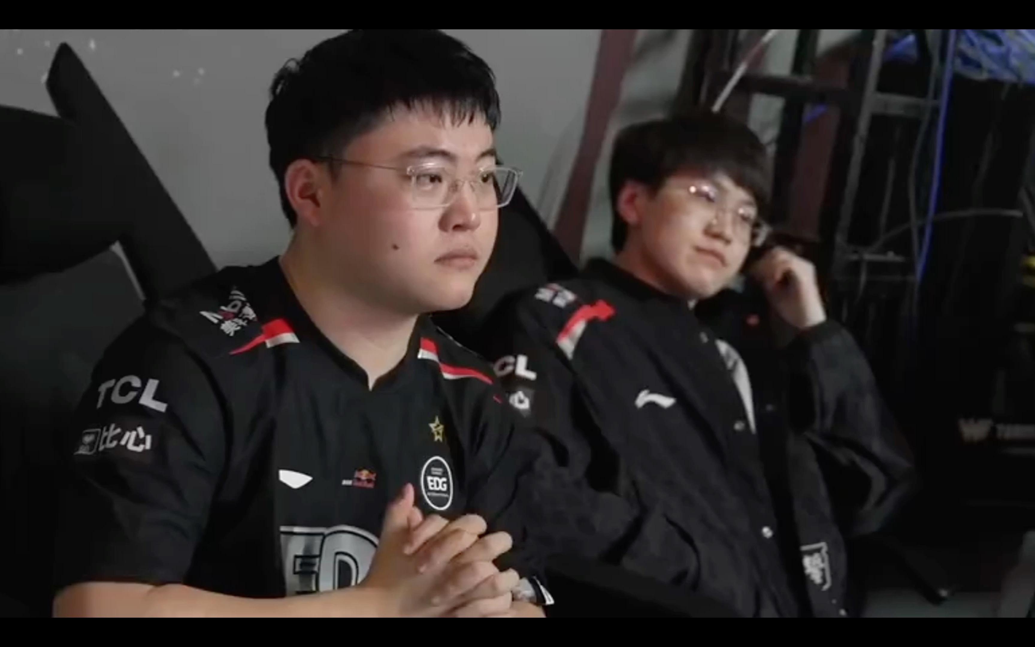 Uzi迎来二十赛季高光表现,瑞士队球迷沸腾!的简单介绍 Uzi迎来二十赛季高光表现,瑞士队球迷沸腾!的简单介绍