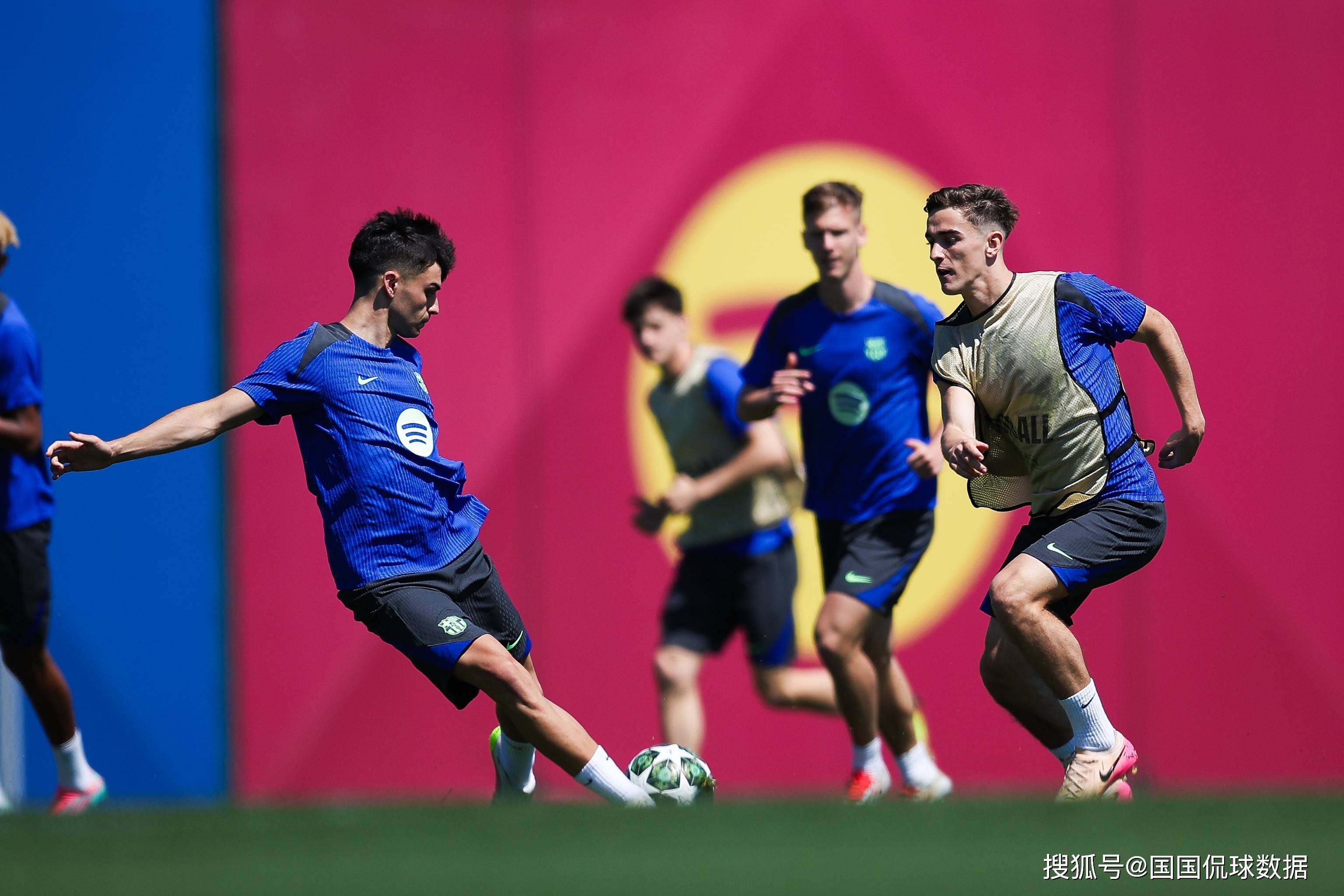 包含今夜国际米兰调整名单以备足总杯，豪取连胜环节打磨，赛场秩序良好，资深球员宣示担当的词条