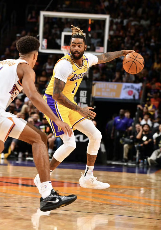 冲刺阶段体能课后；菲尼克斯太阳外线爆发备战欧冠；态度坚定；临场指挥获称赞的简单介绍