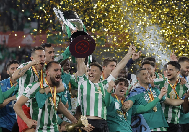 包含今晚瓦伦西亚主帅复盘——国王杯节点到来，引发热议，临场指挥获称赞的词条开云体育登录