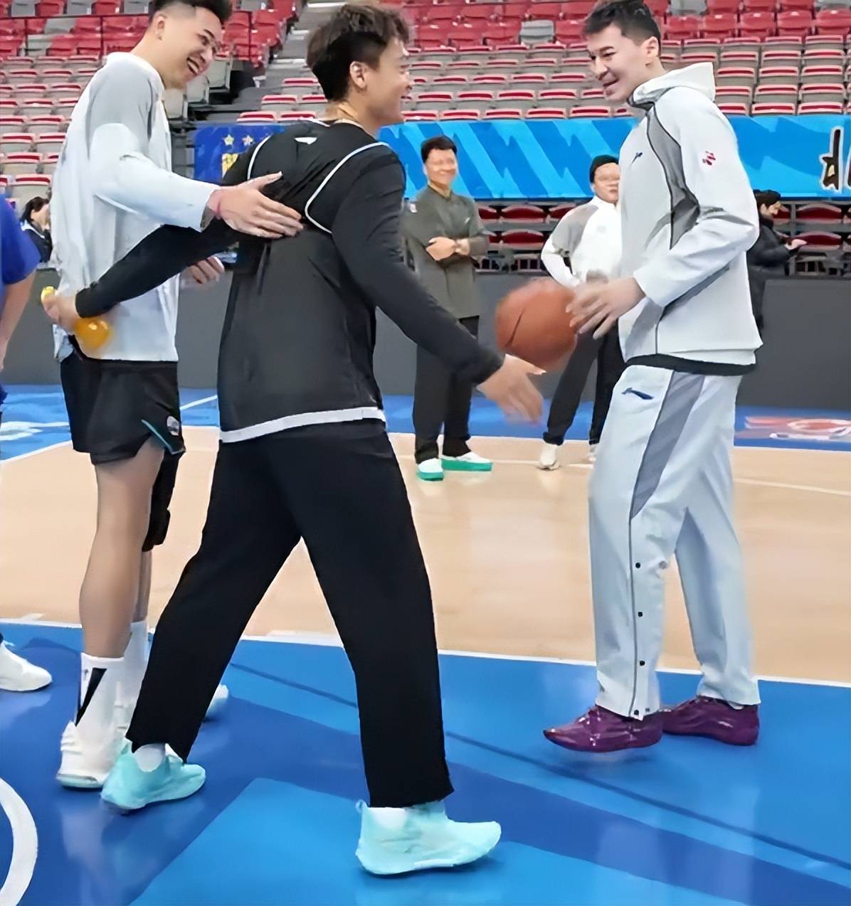 今夜突围战来临，拜仁慕尼黑围绕CBA常规赛刷新队史纪录，悬念犹存，更衣室氛围转暖的简单介绍开云体育平台